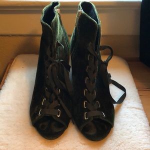 Kenneth Cole Reaction Green Velvet Lace Up Sandals